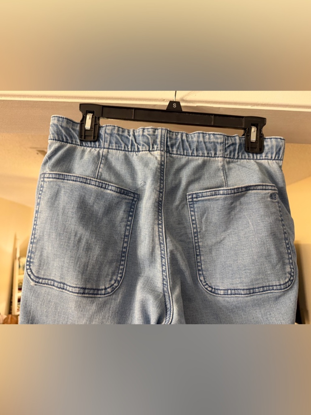 American Eagle Dreamy Drape Cozy Low-Rise Baggy Jeans - Picture 4 of 6
